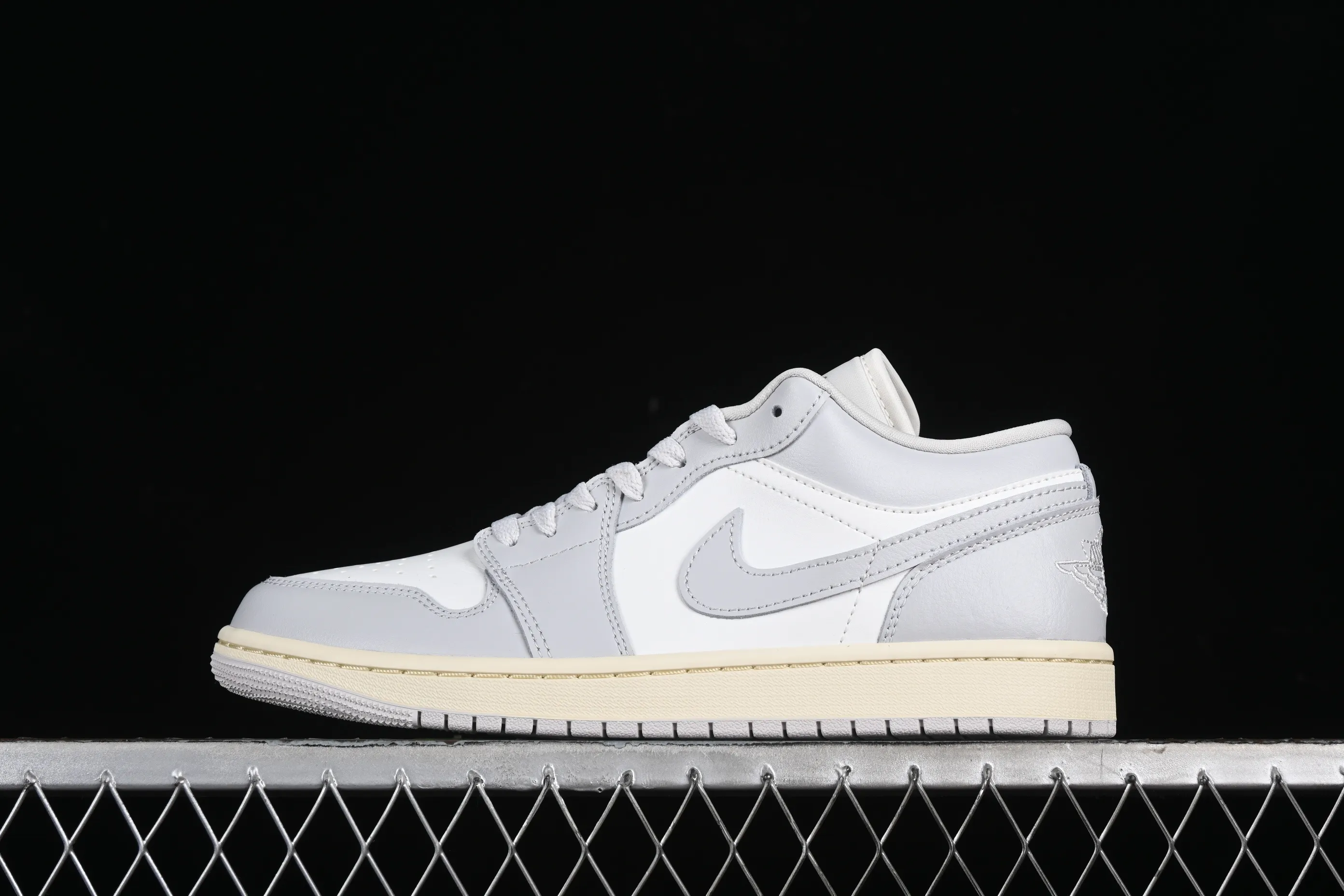All categories Air Jordan Jordan series basketball shoes Air Jordan 1 Low G version pure original Air Jordan 1 Low AJ1 Joe 1 white gray low-top cultural casual sneakers DC0774-103